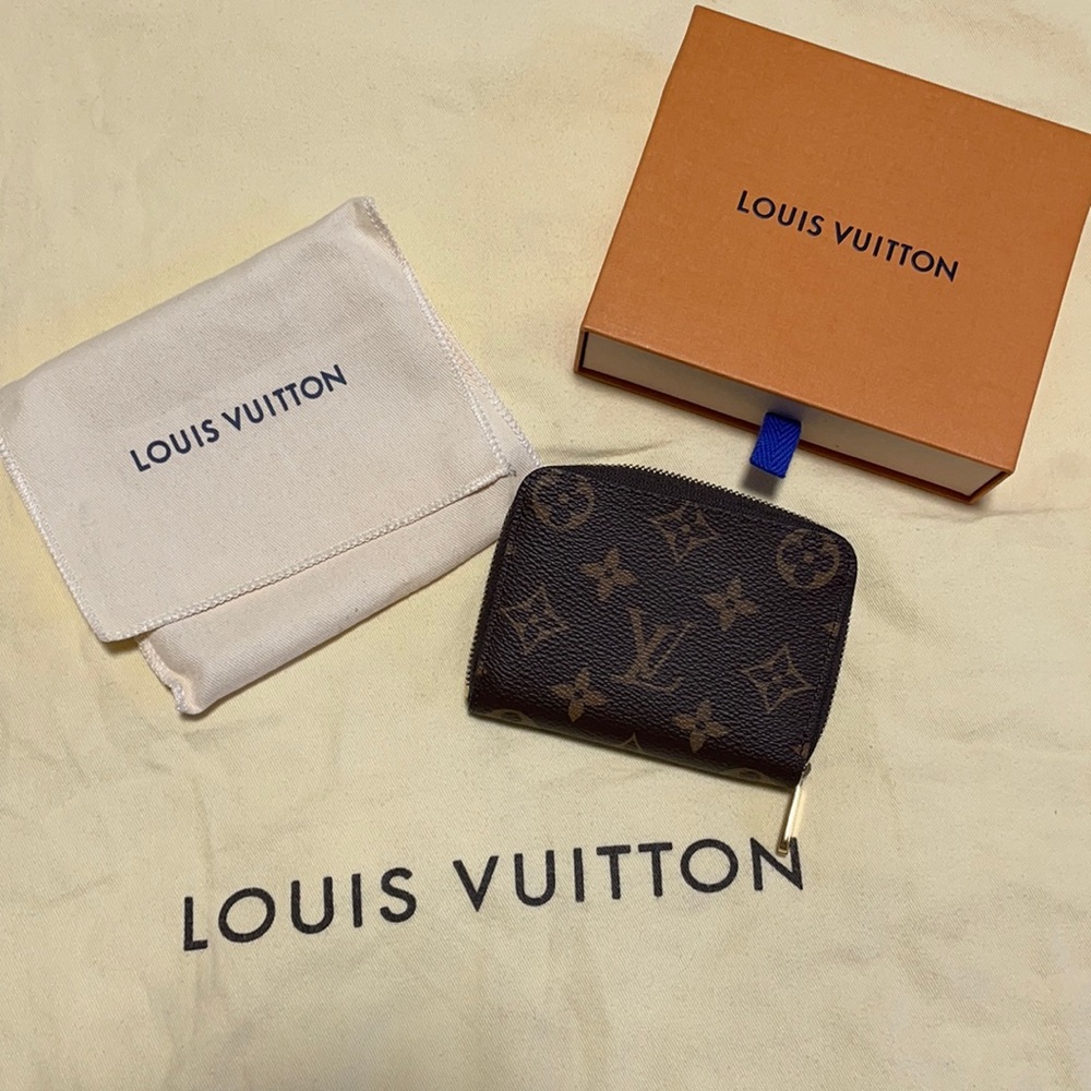 Louis Vuitton zippy coin purse